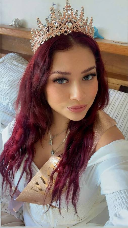Queen Katarina wearing a crown